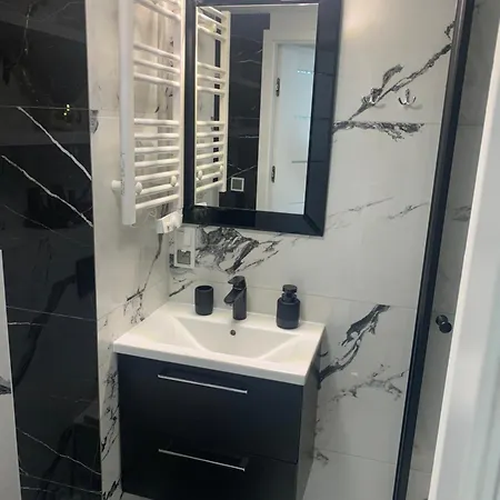 By Radecka Zarembowicza Lotnisko *