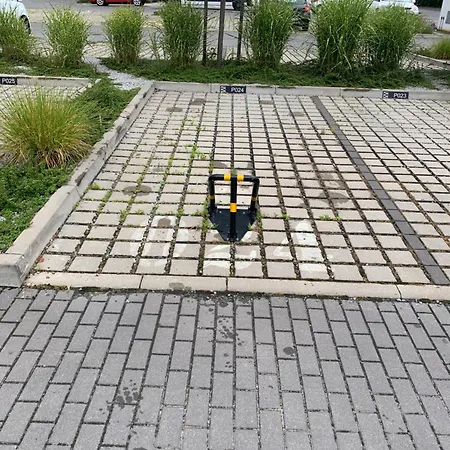 By Radecka Zarembowicza Lotnisko