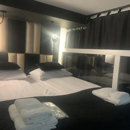 By Radecka Zarembowicza Lotnisko * Breslavia