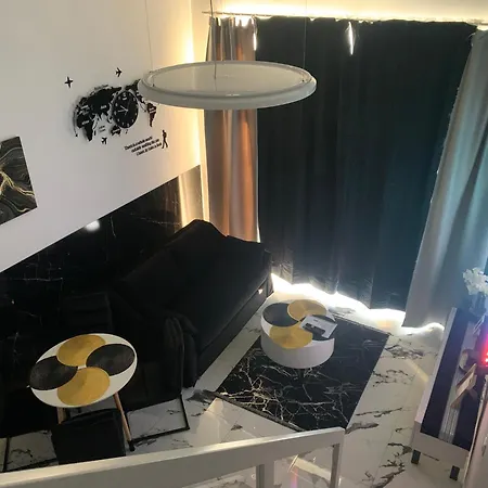 By Radecka Zarembowicza Lotnisko *