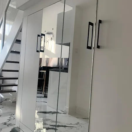 By Radecka Zarembowicza Lotnisko Apartamento