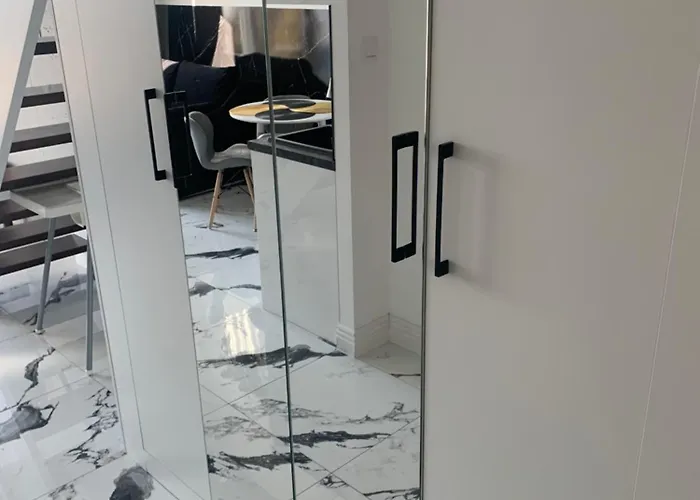 By Radecka Zarembowicza Lotnisko Apartamento